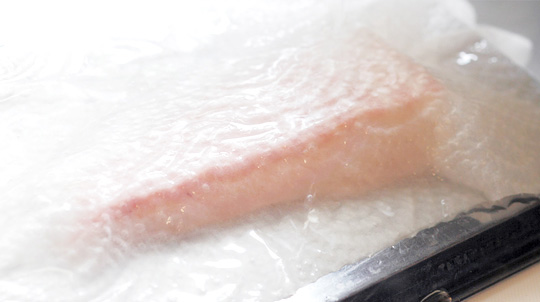 鯛の調理中の写真